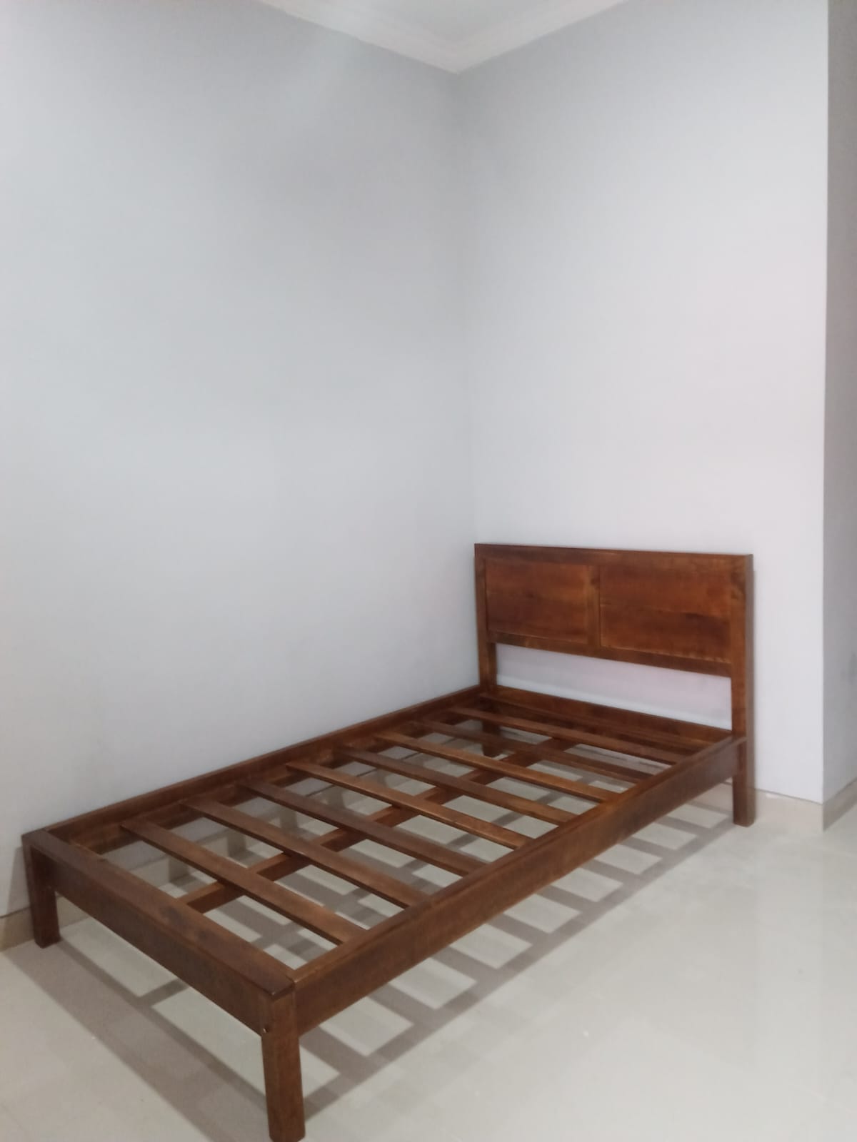 Dipan Tempat Tidur Kayu Jati
