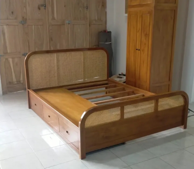 Dipan Tempat Tidur Kayu Jati