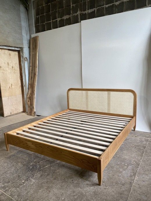 Dipan Tempat Tidur Kayu Jati