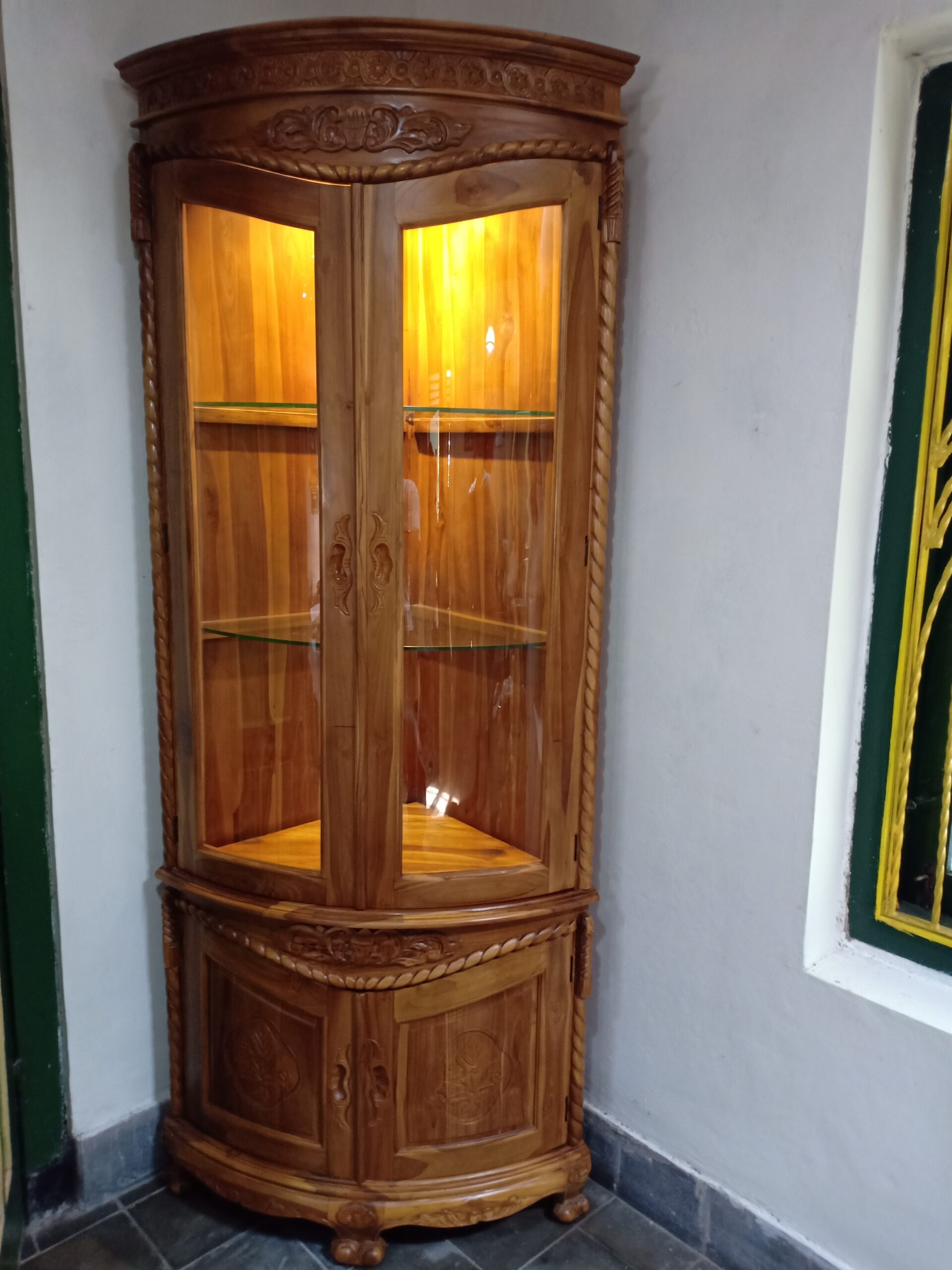Lemari Display Kaca Kayu