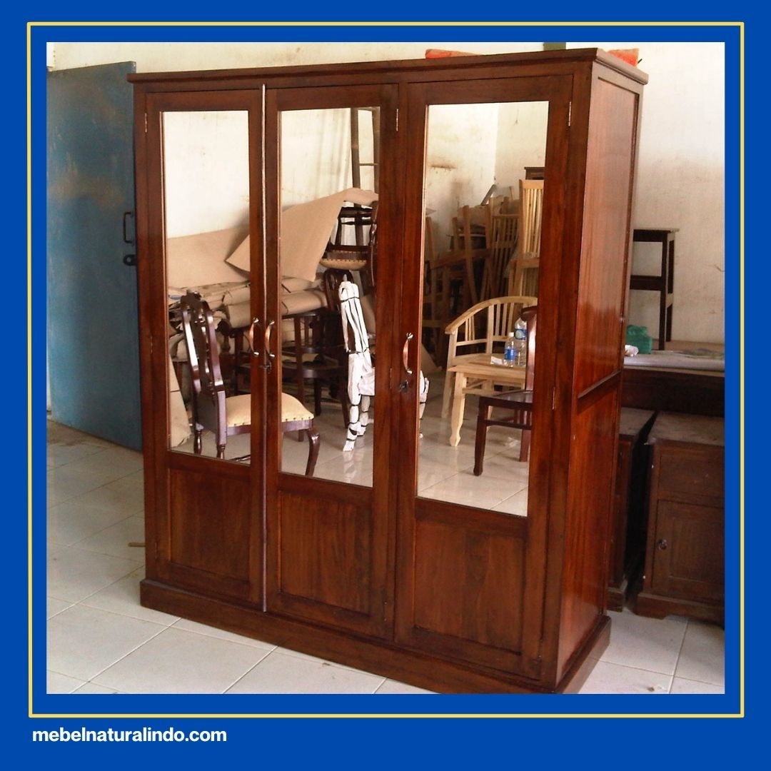Lemari Pakaian 3 Pintu Kayu Jati
