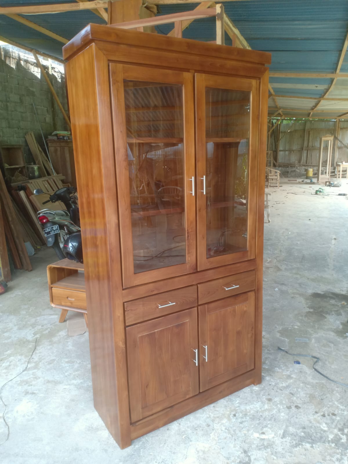 Lemari Display Kaca Kayu