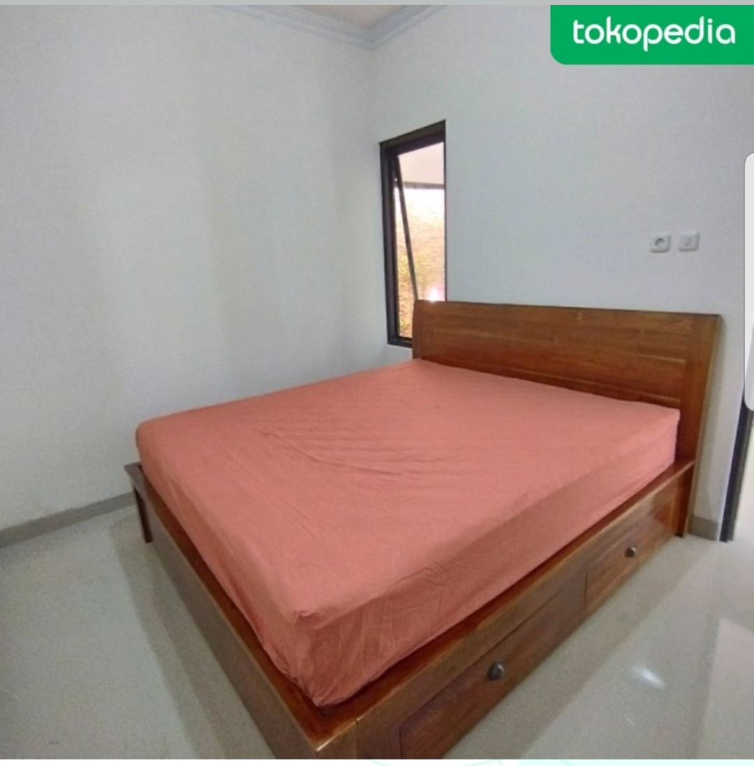 Dipan Tempat Tidur Kayu Jati