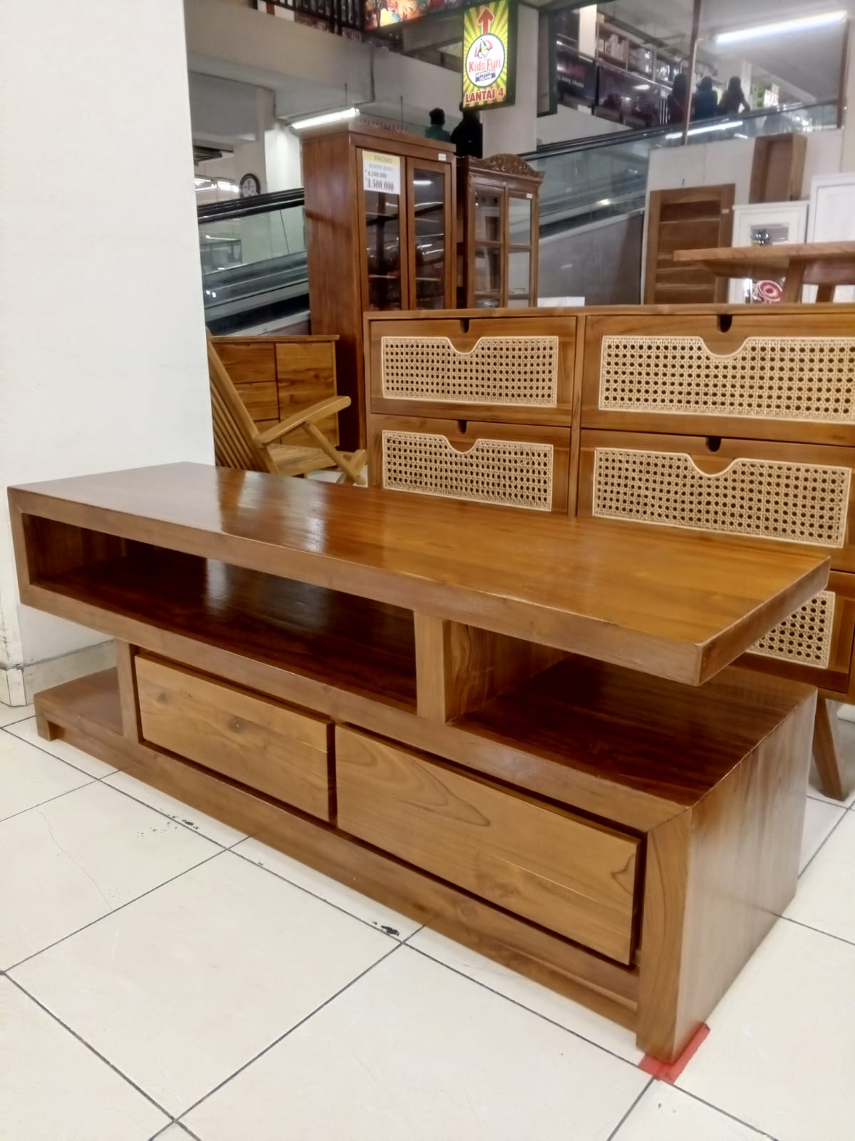 Meja TV Rotan Minimalis