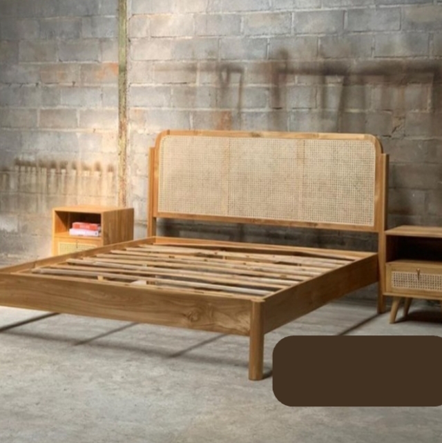 Dipan Tempat Tidur Kayu Jati