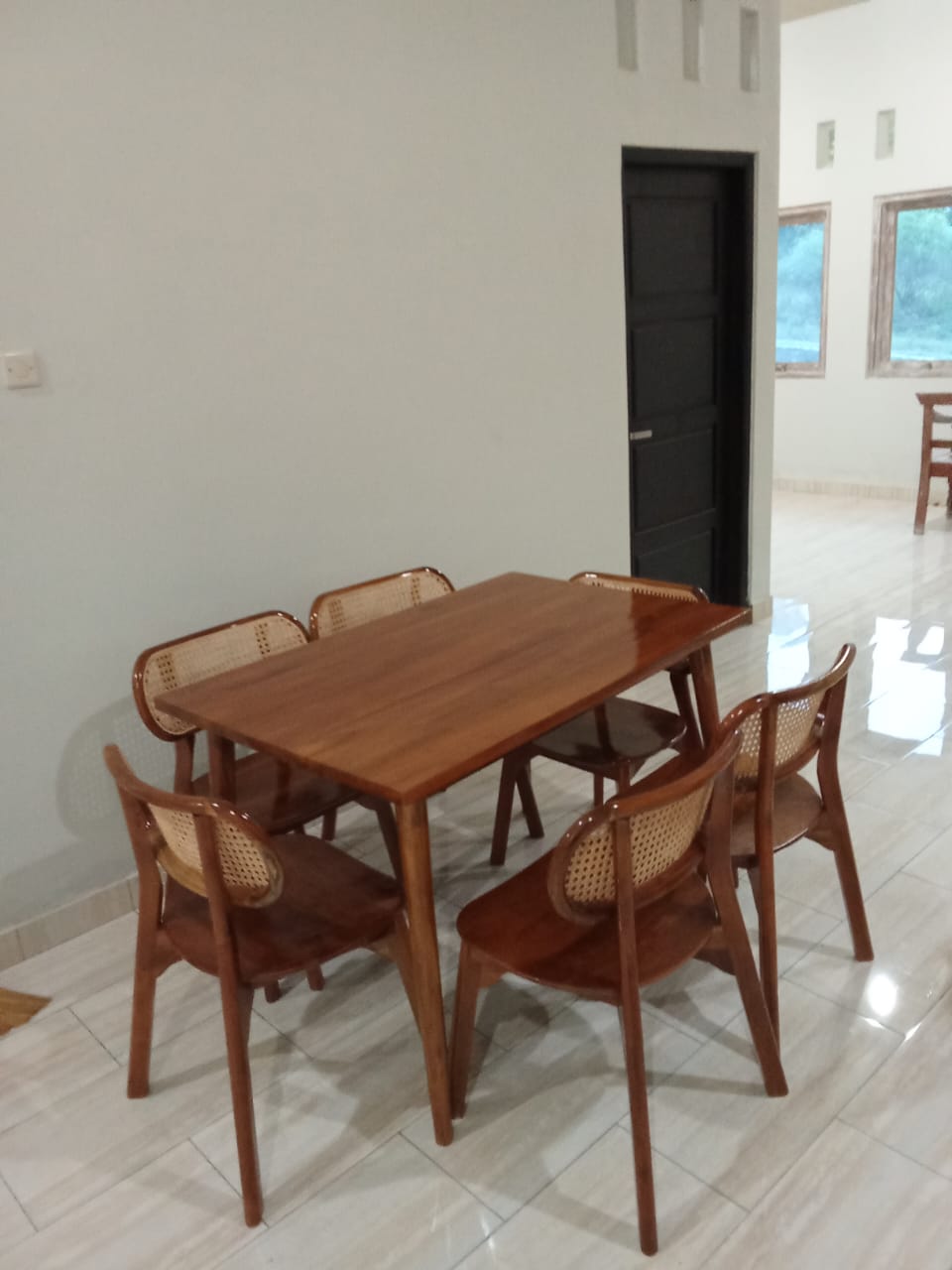 Meja Makan Harga 500 Ribu