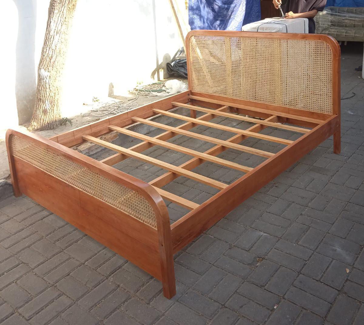 Dipan Tempat Tidur Minimalis