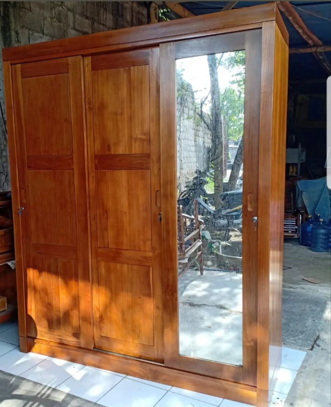 Lemari Pakaian Kayu Jati